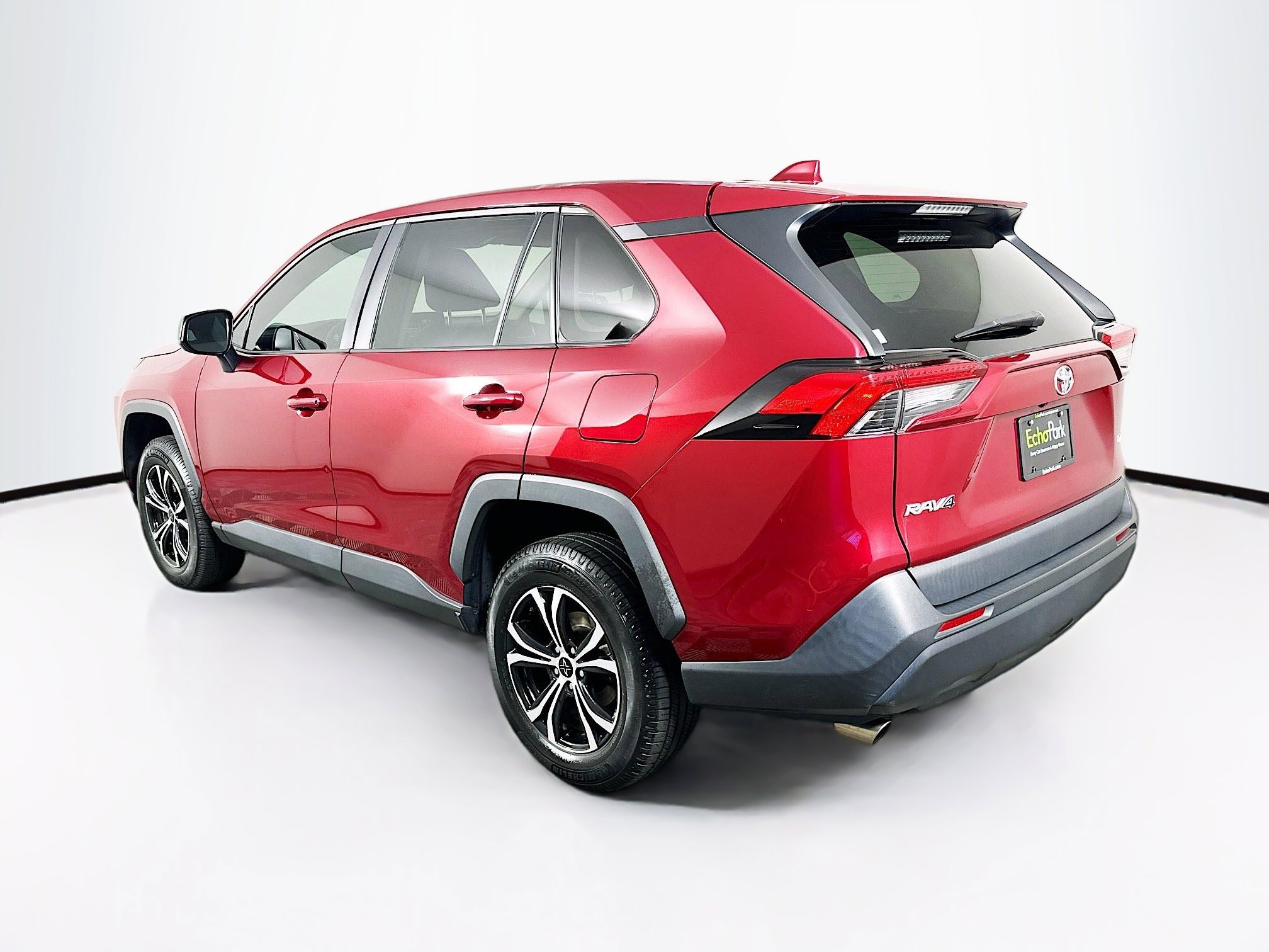 Used 2022 Toyota RAV4 LE image 5