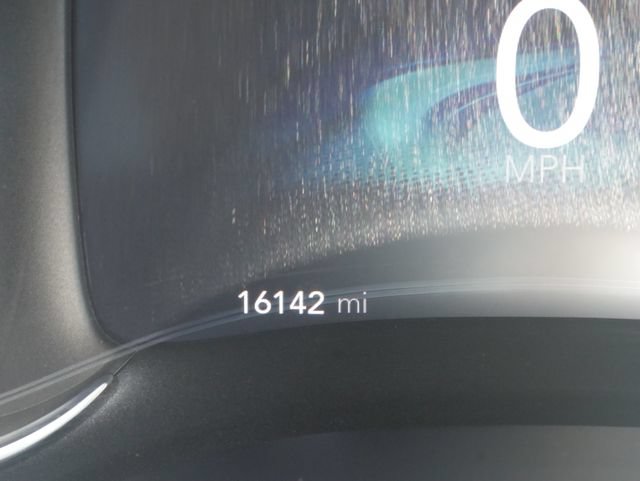 Used 2025 Chrysler Pacifica Pinnacle FWD image 21