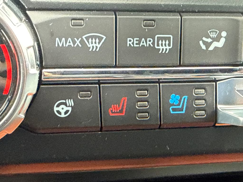 New 2026 Ford F250 Lariat w/ Black Appearance Package image 30