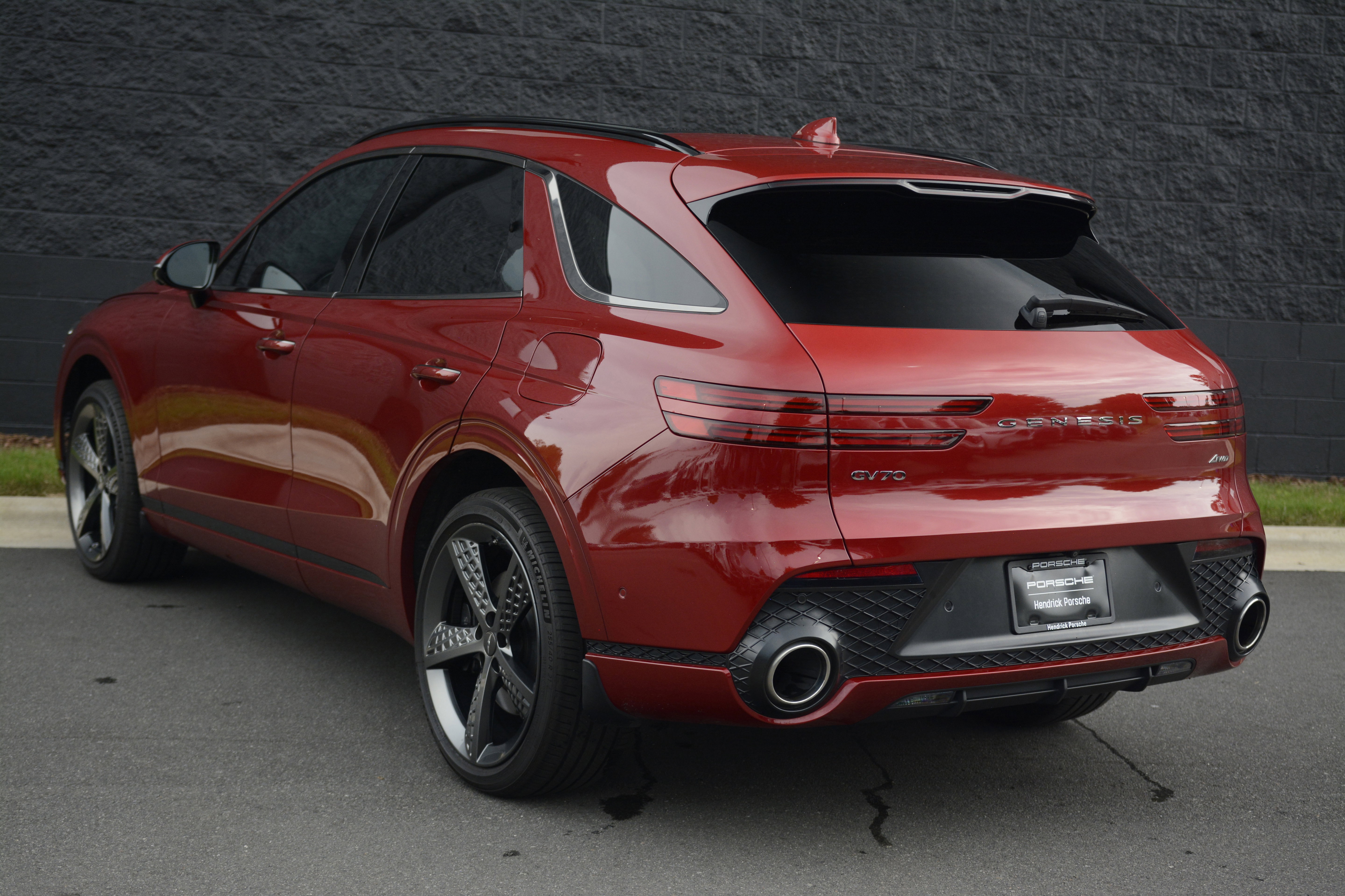 Used 2023 Genesis GV70 2.5T w/ Sport Prestige Package AWD/4WD image 3