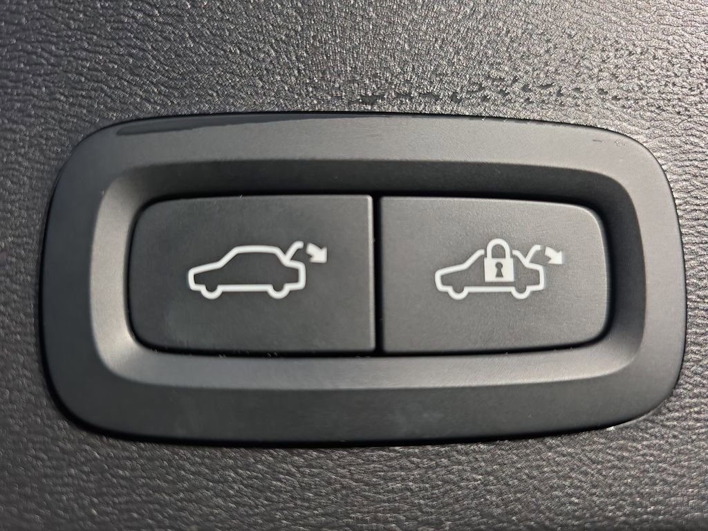 Certified 2023 Volvo XC40 B5 Plus w/ Driver Assist Package image 16