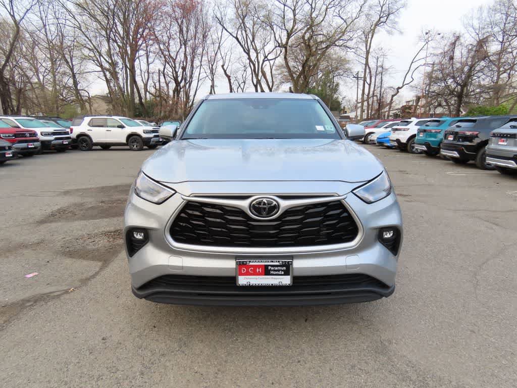 Used 2023 Toyota Highlander LE AWD/4WD image 6