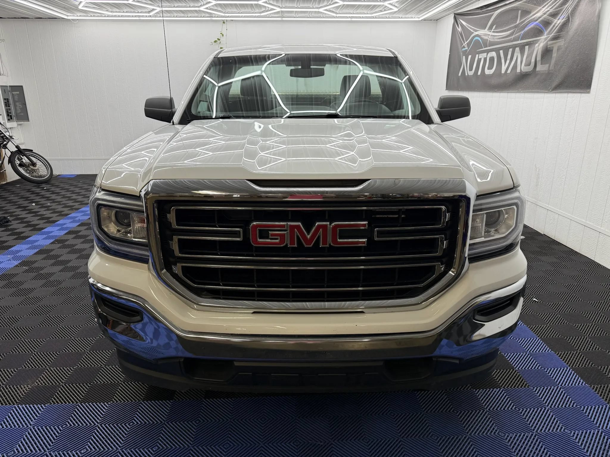 Used 2018 GMC Sierra 1500 2WD Regular Cab image 4