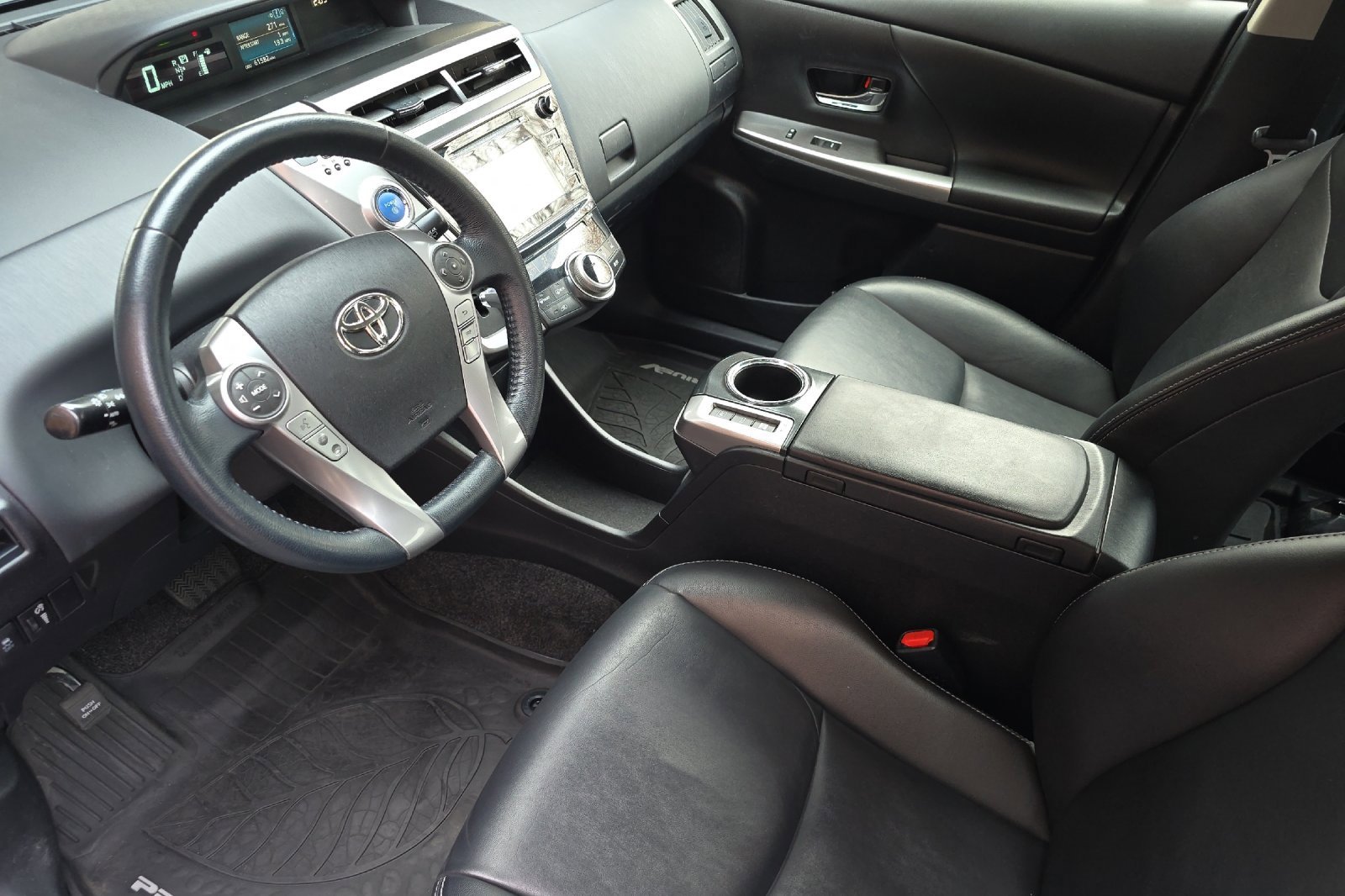 Used 2017 Toyota Prius V Four image 11