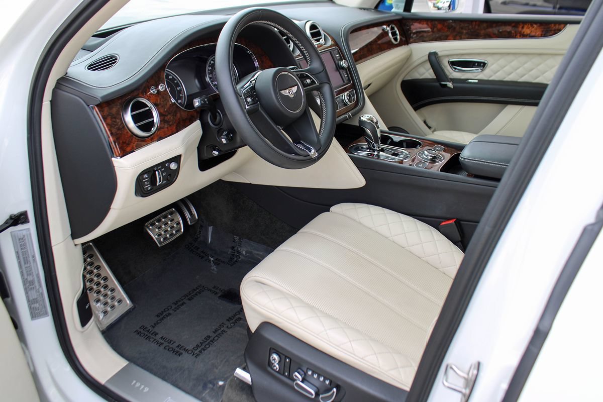 Used 2020 Bentley Bentayga Plug-In Hybrid AWD/4WD image 13