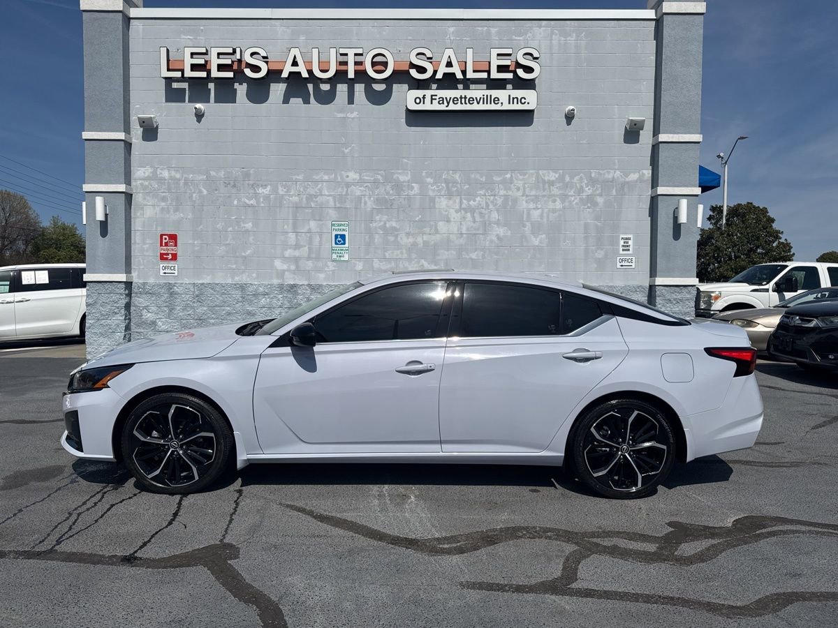Used 2023 Nissan Altima 2.5 SR w/ SR Premium Package image 4