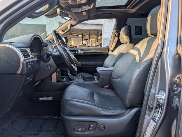 Used 2021 Lexus GX 460 Luxury w/ Sport Design Package AWD/4WD image 12