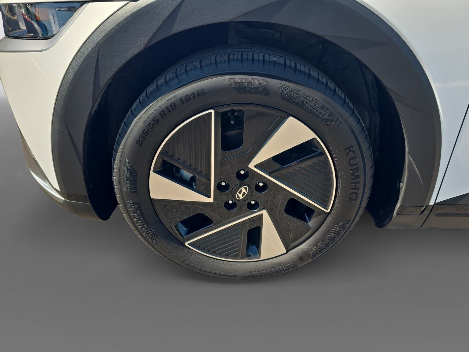 Used 2025 Hyundai Ioniq 5 SE RWD image 9