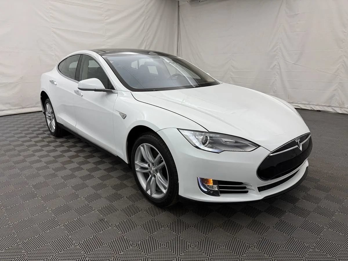 Used 2013 Tesla Model S Performance RWD image 4