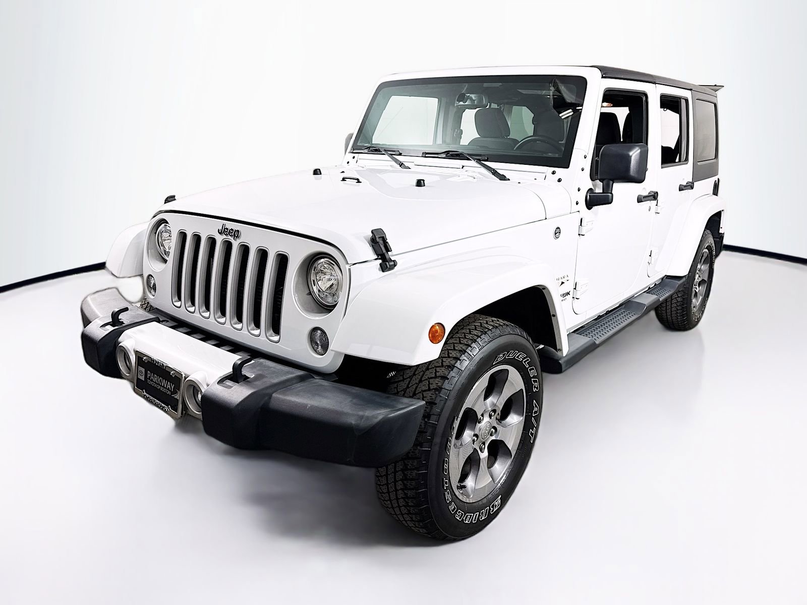 Used 2018 Jeep Wrangler Unlimited Sahara w/ Connectivity Group image 3