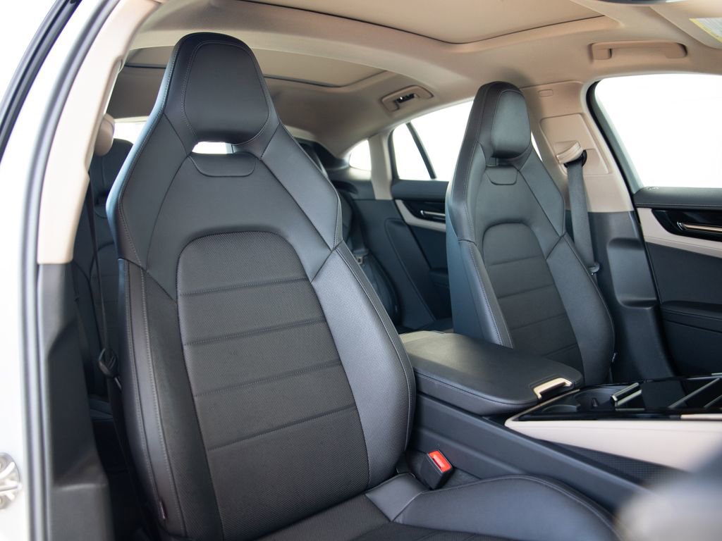 Certified 2025 Porsche Panamera 4 image 24