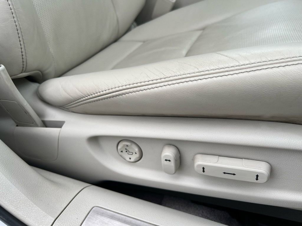 Used 2016 Acura RLX Sport Hybrid w/ Advance Pkg image 15