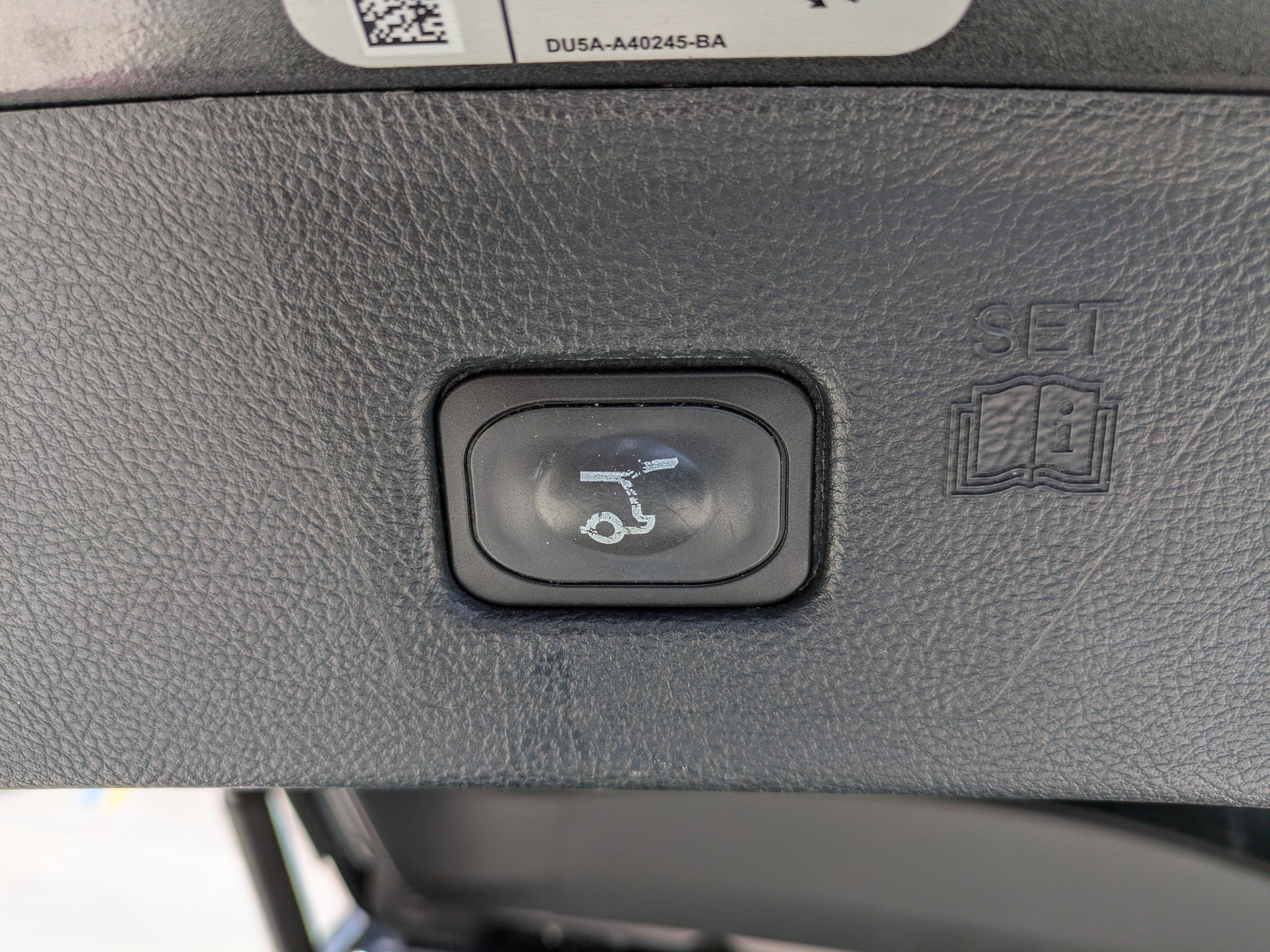 Used 2019 Ford Edge Titanium image 18