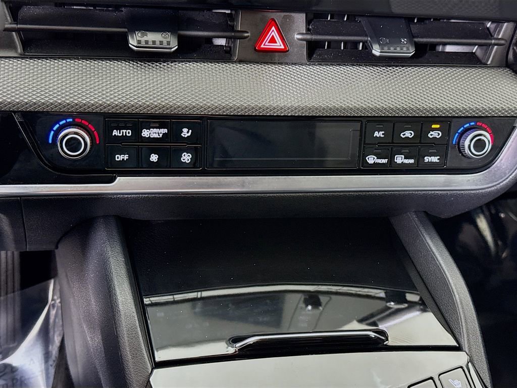 Used 2024 Kia Sportage LX image 7