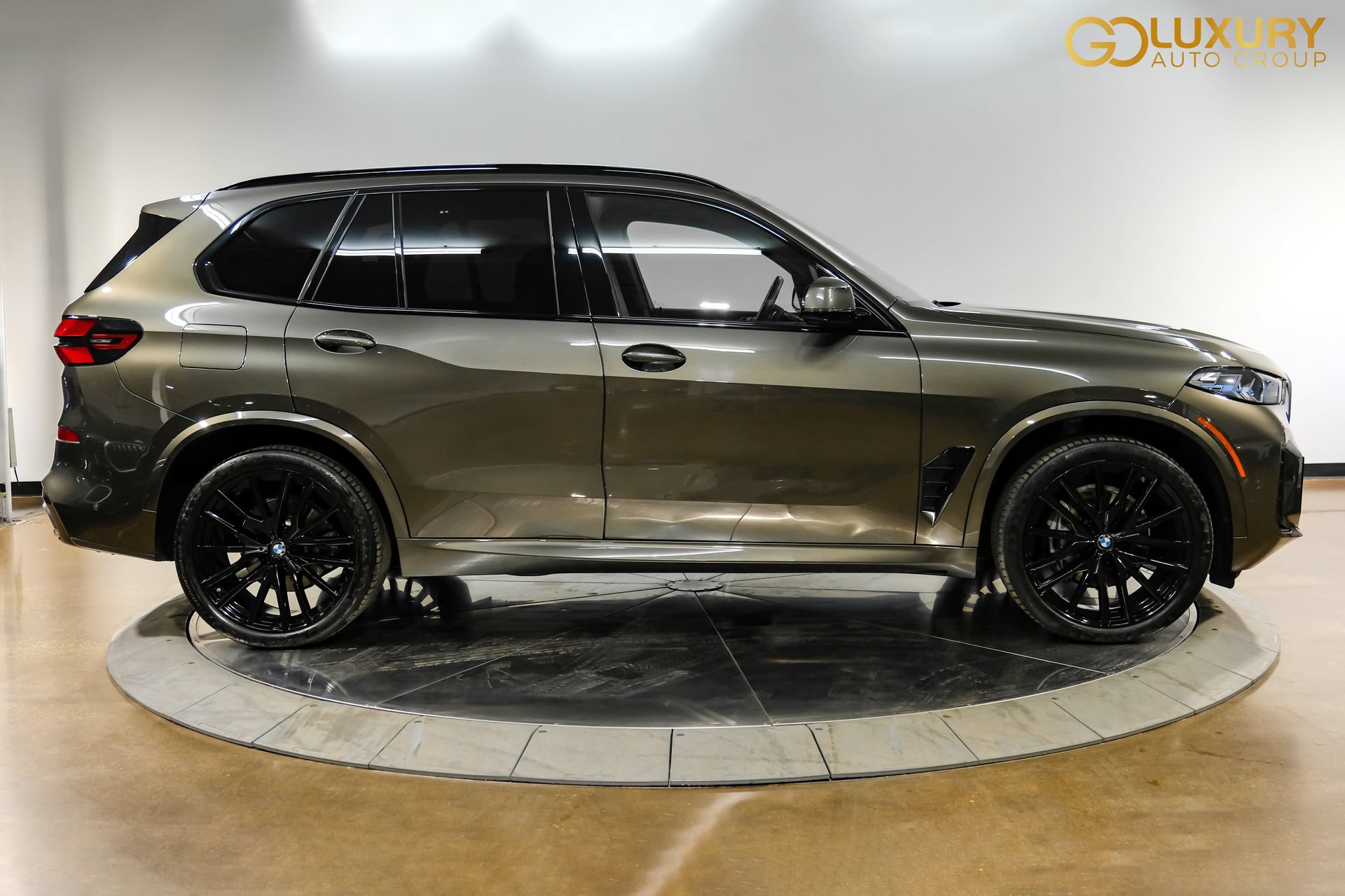 Used 2024 BMW X5 sDrive40i w/ M Sport Package RWD image 9