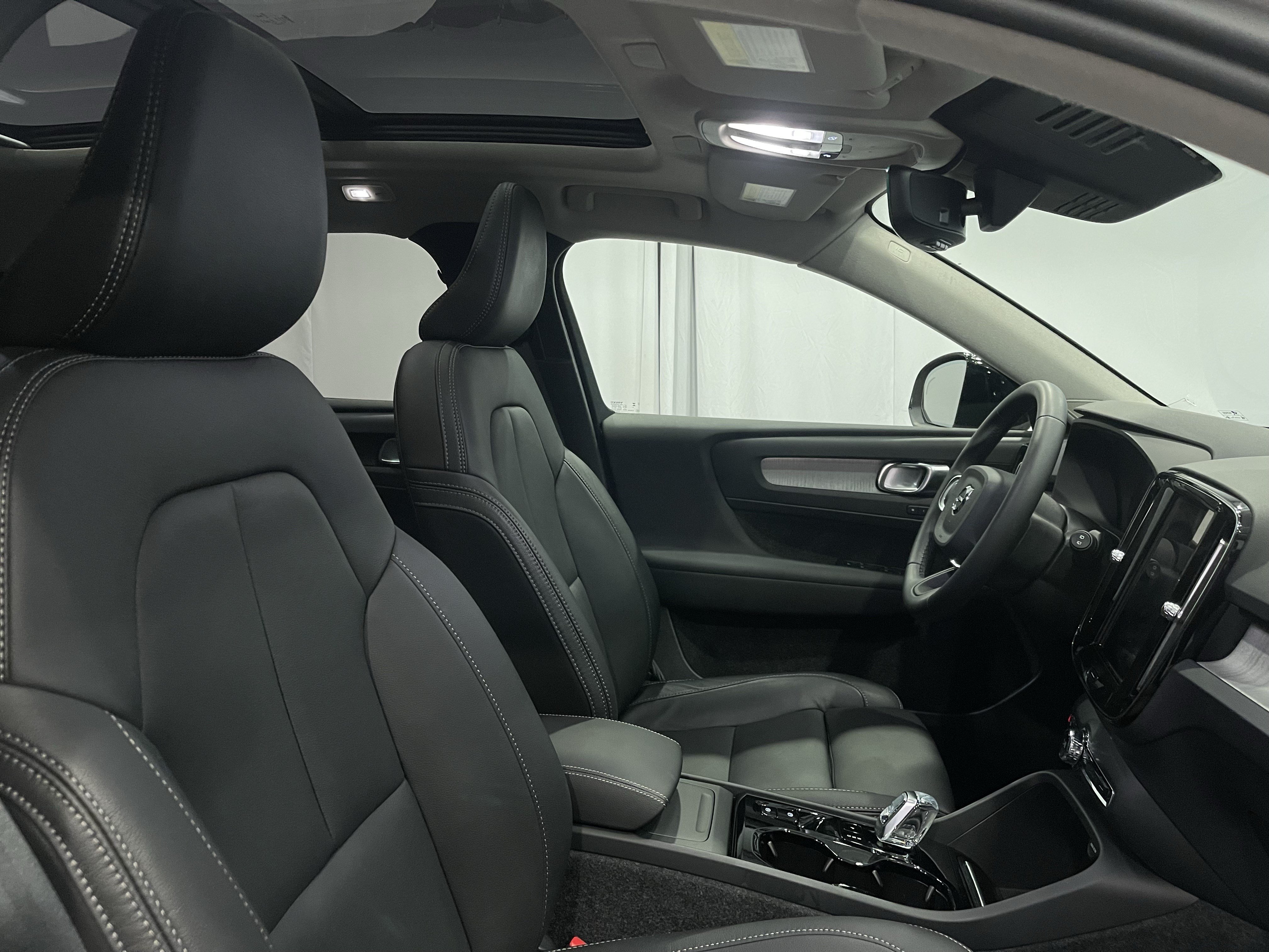 Used 2025 Volvo XC40 B5 Plus w/ Climate Package AWD/4WD image 15