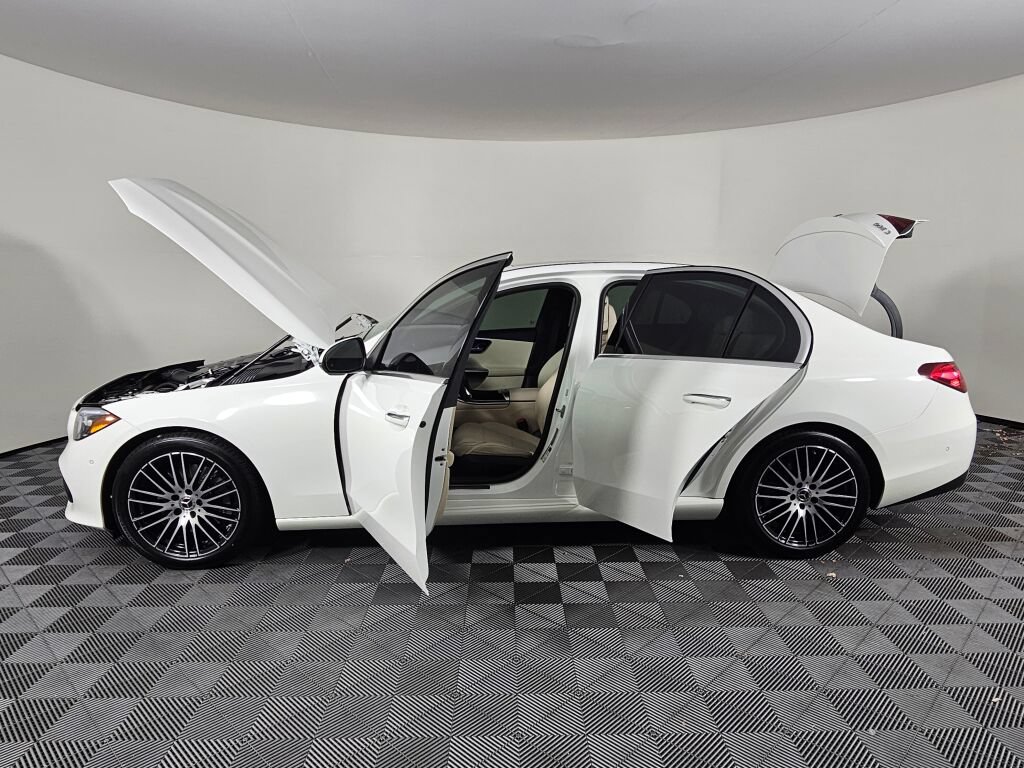 Used 2025 Mercedes-Benz C 300 4MATIC Sedan image 16