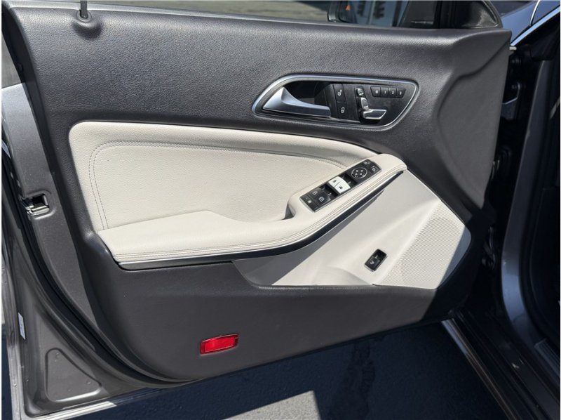Used 2018 Mercedes-Benz CLA 250 image 10