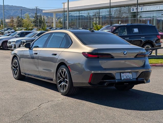 Used 2023 BMW 740i image 8