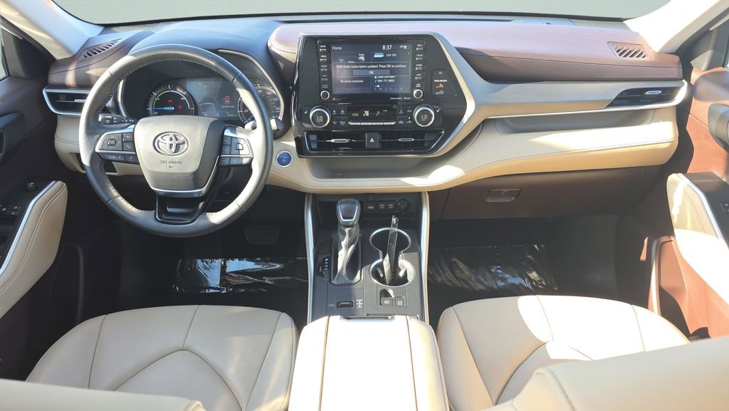 Used 2021 Toyota Highlander XLE FWD image 11