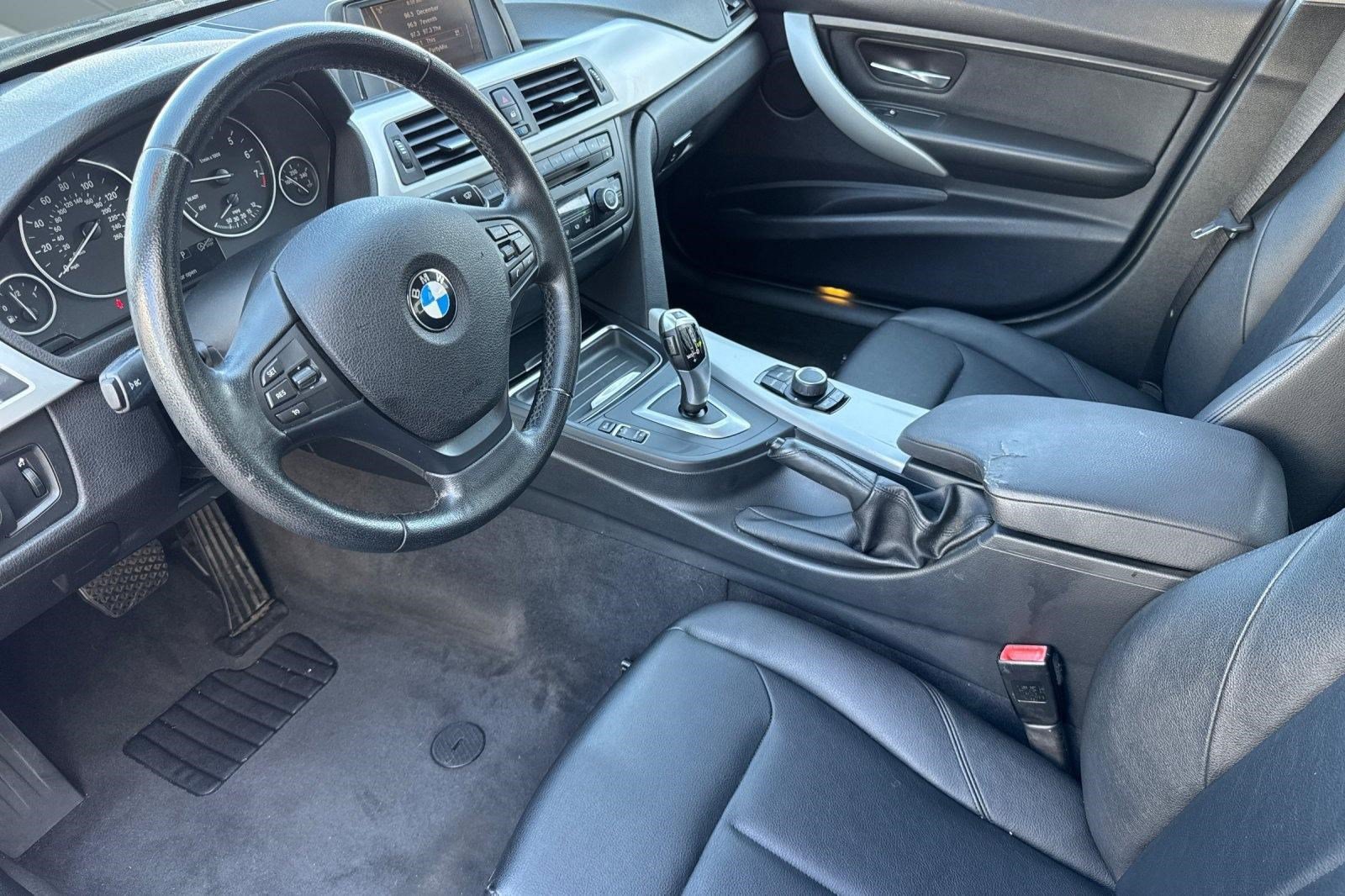 Used 2013 BMW 328i Sedan RWD image 4
