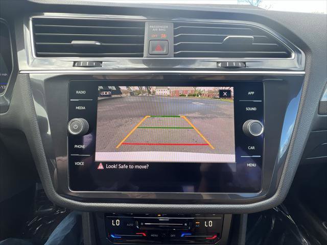Certified 2022 Volkswagen Tiguan SE R-Line AWD/4WD image 17