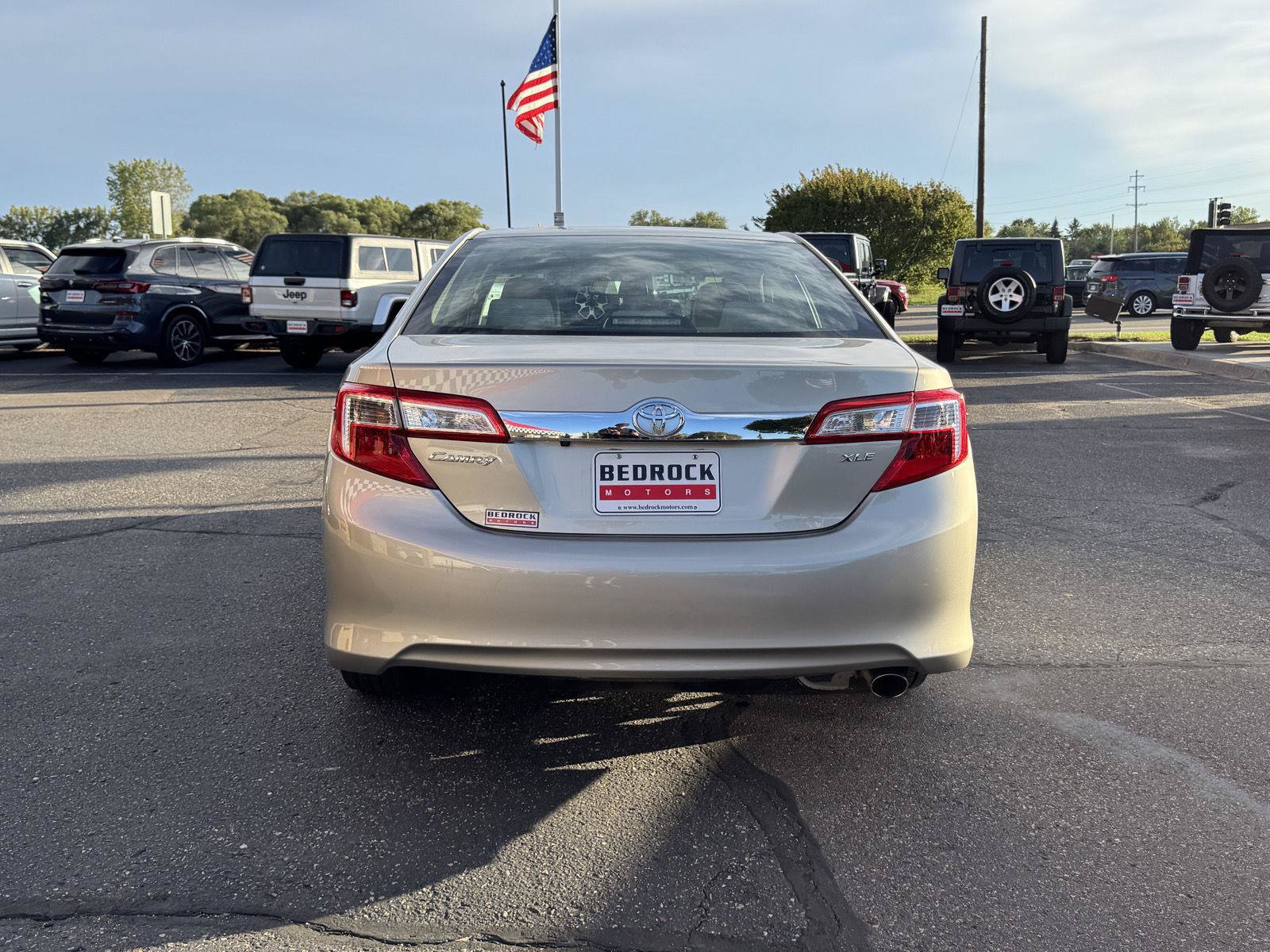 Used 2014 Toyota Camry XLE w/ Leather Package FWD image 6