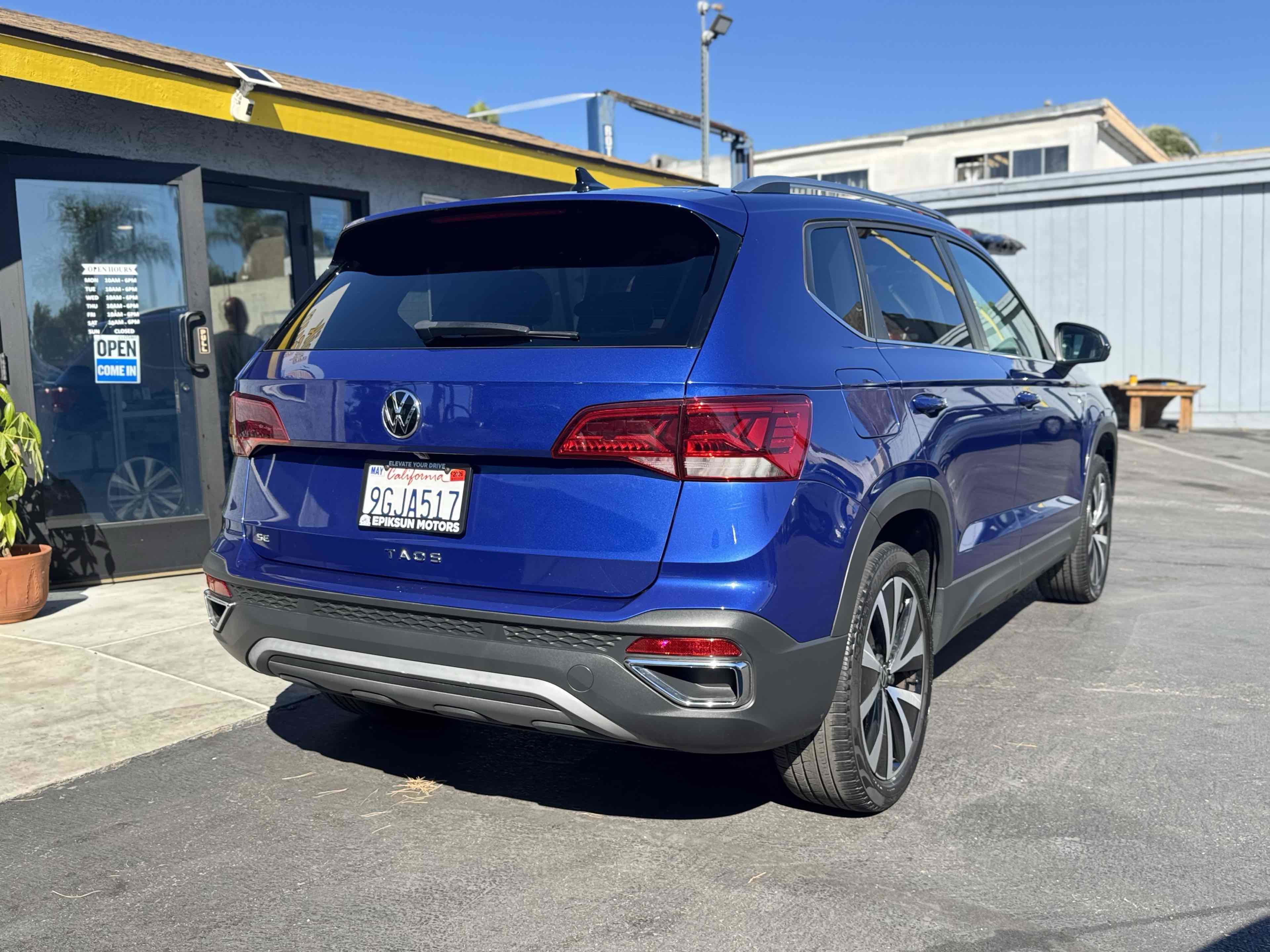 Used 2023 Volkswagen Taos SE FWD image 5