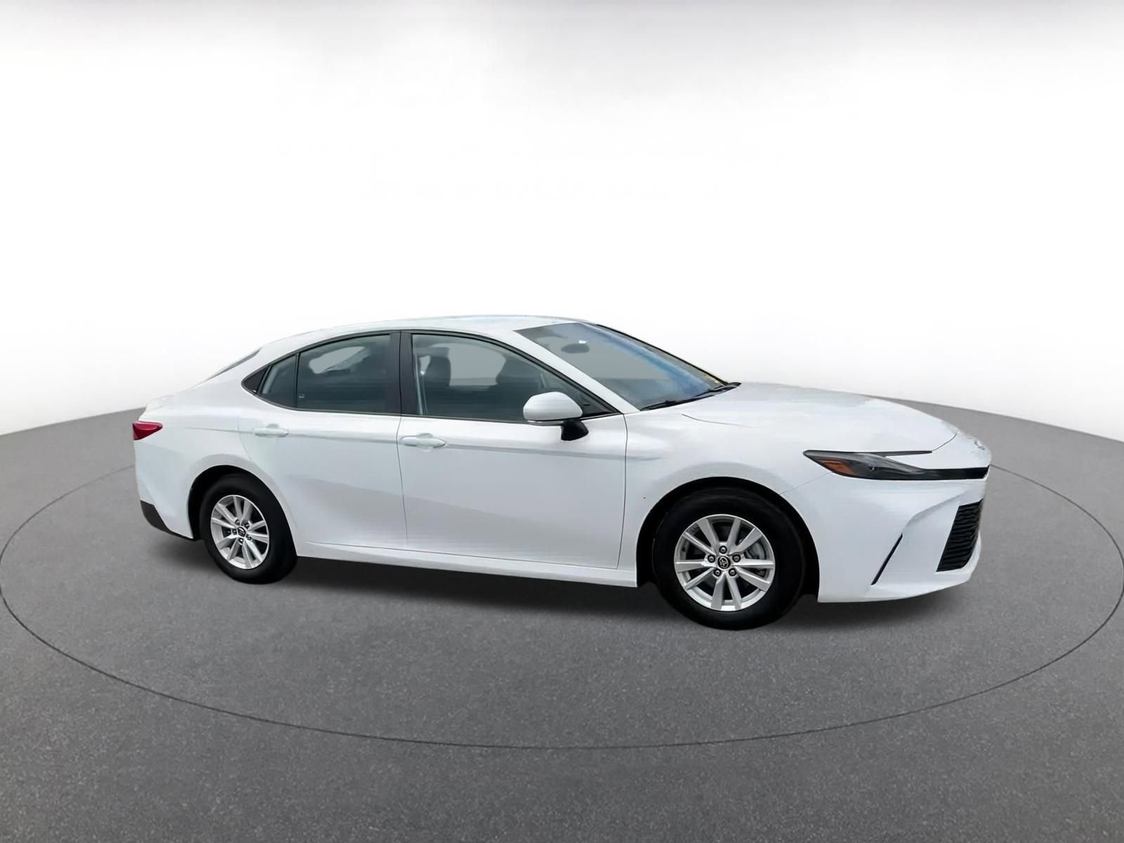 Used 2025 Toyota Camry LE image 2