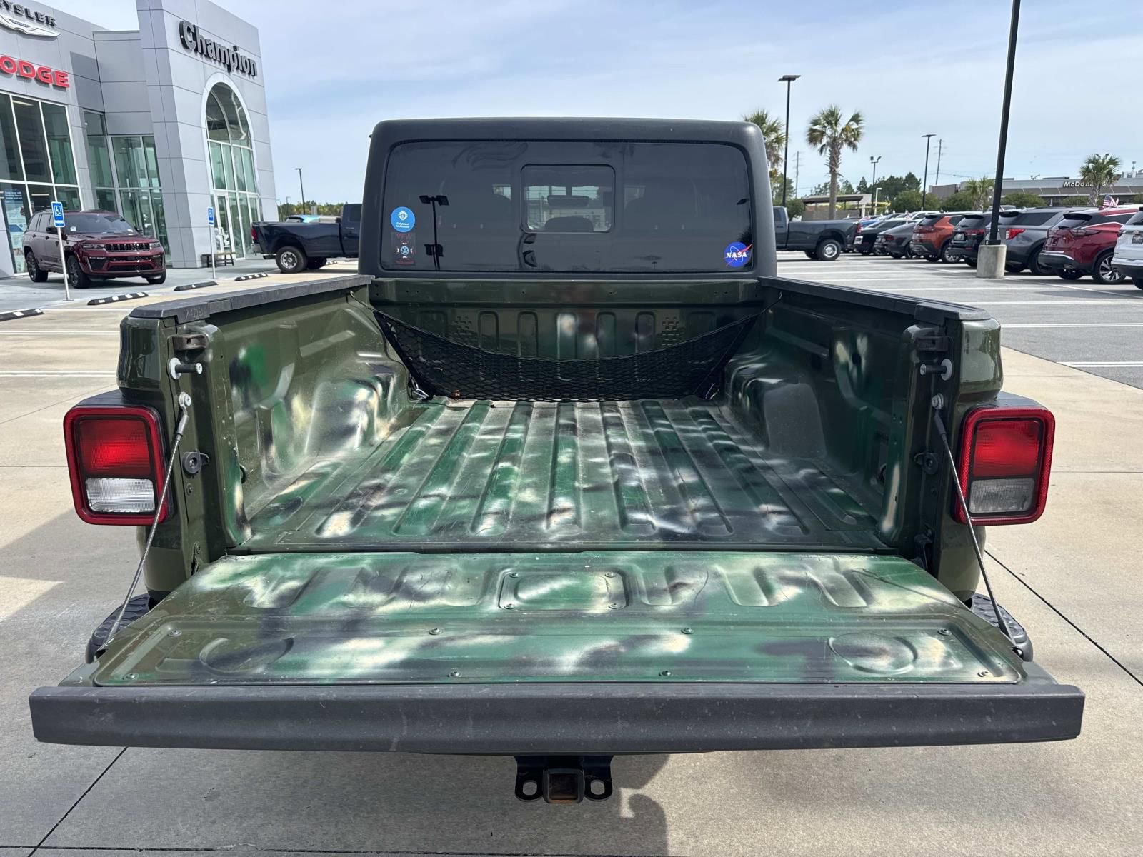 Used 2021 Jeep Gladiator Rubicon AWD/4WD image 8