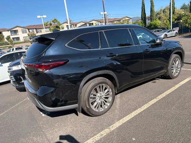 Used 2024 Toyota Highlander Platinum AWD/4WD image 10
