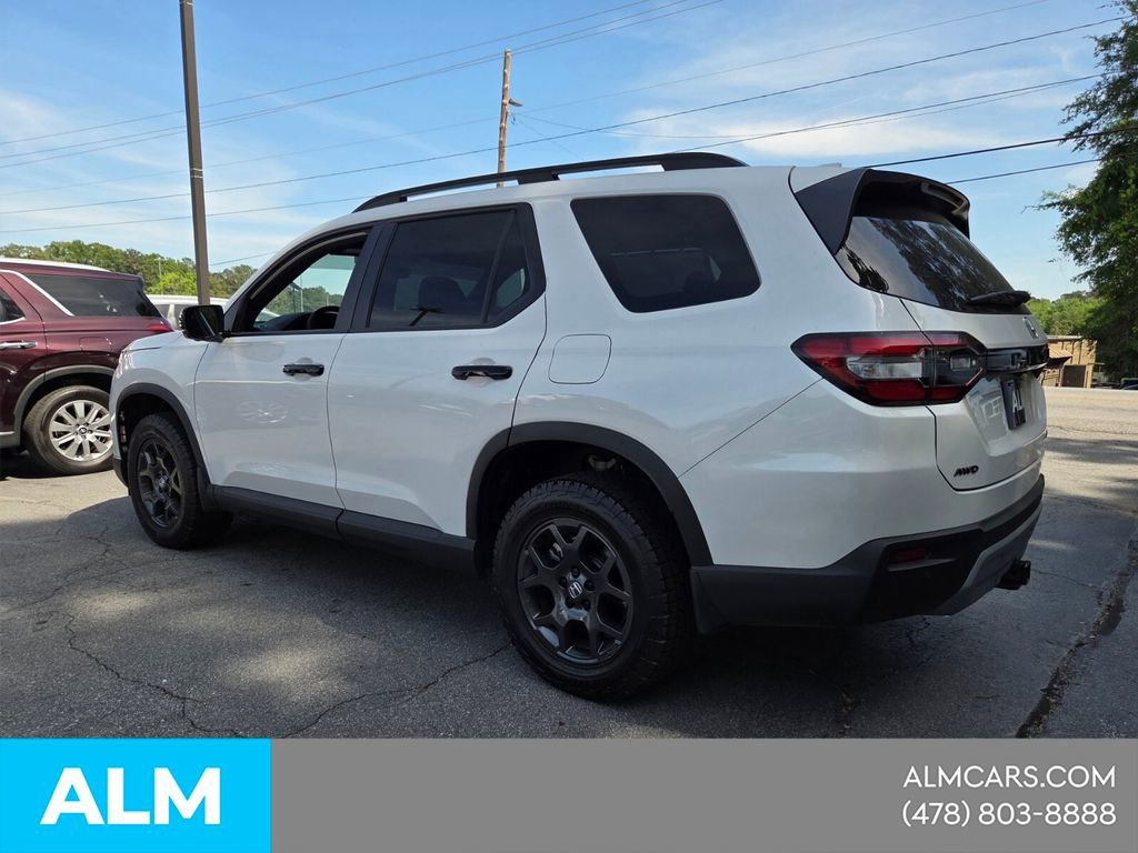 Used 2025 Honda Pilot TrailSport image 9