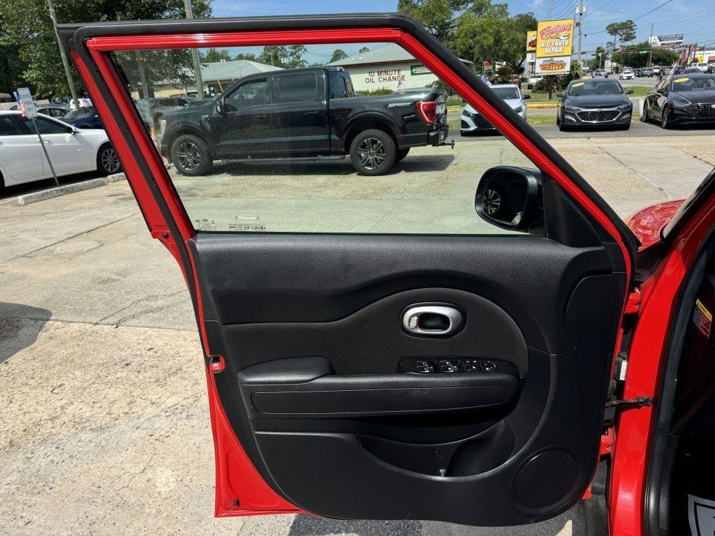 Used 2017 Kia Soul + w/ Designer's Package FWD image 13
