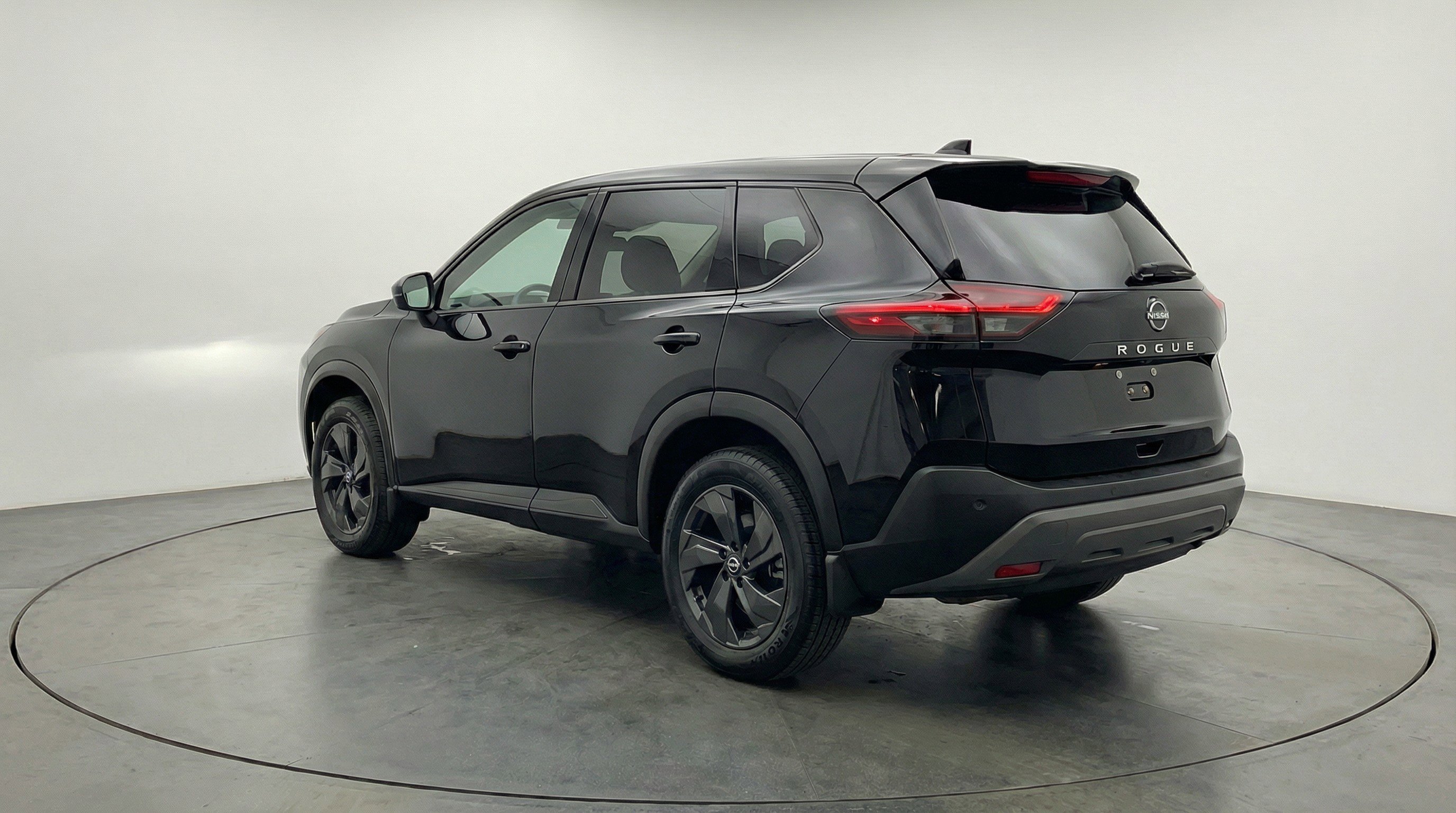 Used 2025 Nissan Rogue SV image 6