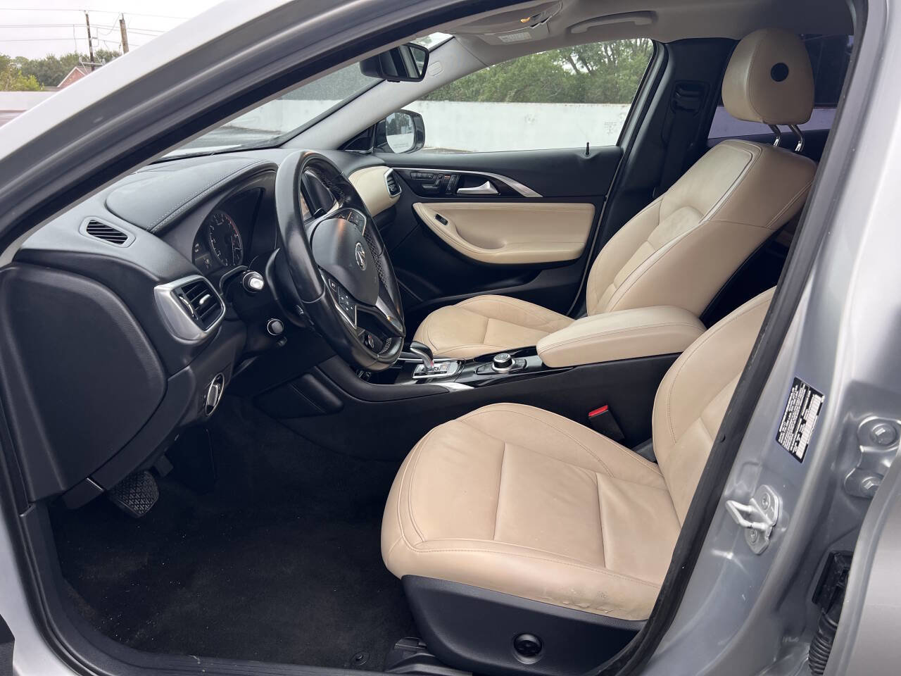 Used 2018 INFINITI QX30 Premium w/ Navigation Package image 21