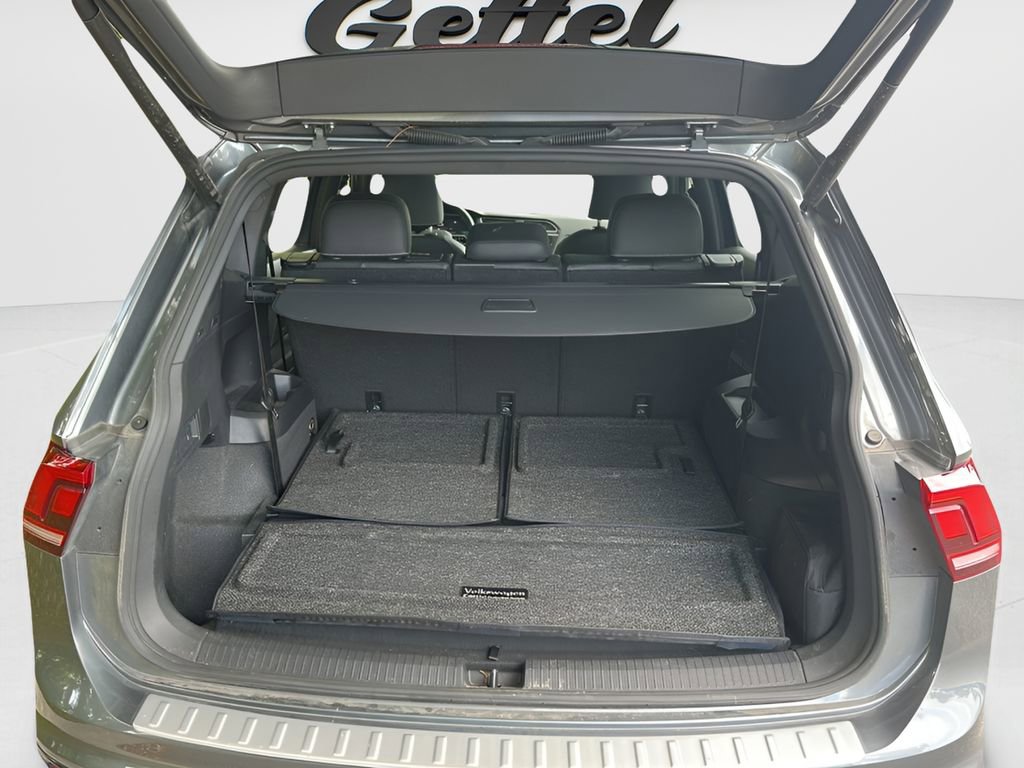 Used 2024 Volkswagen Tiguan SE R-Line FWD image 9