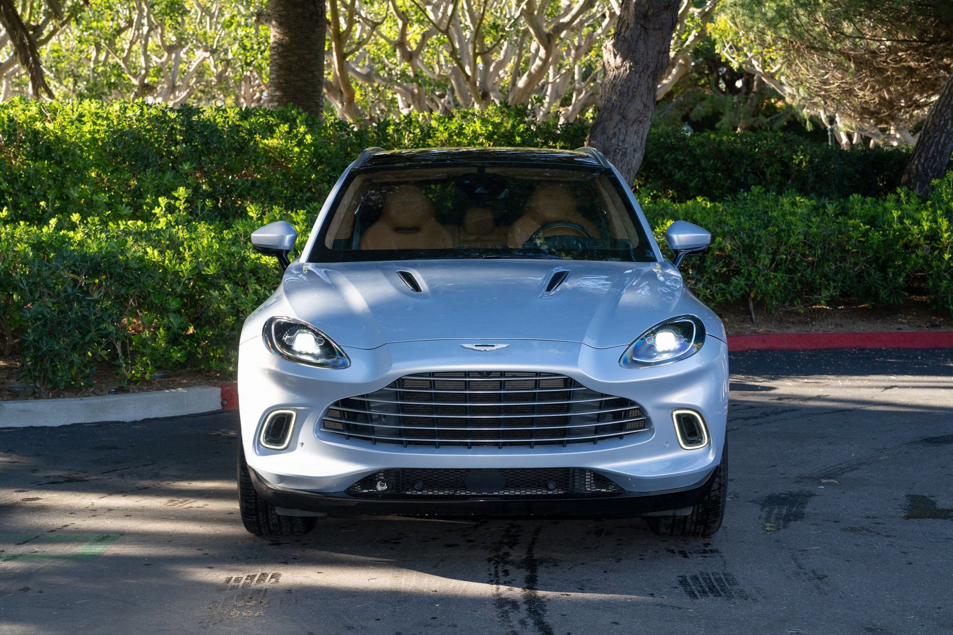 Used 2021 Aston Martin DBX image 5