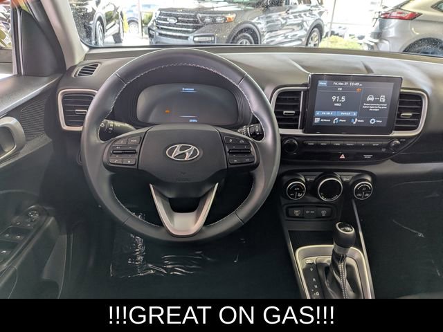 Used 2024 Hyundai Venue SEL image 24