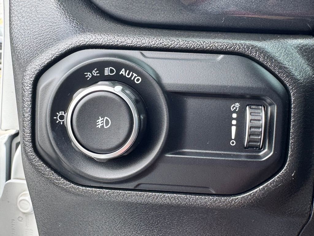 Used 2023 Jeep Wrangler Unlimited Sahara AWD/4WD image 31