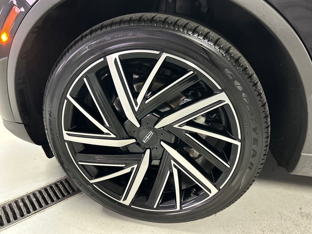 Used 2025 Lincoln Aviator Reserve w/ Equipment Group 201A image 9