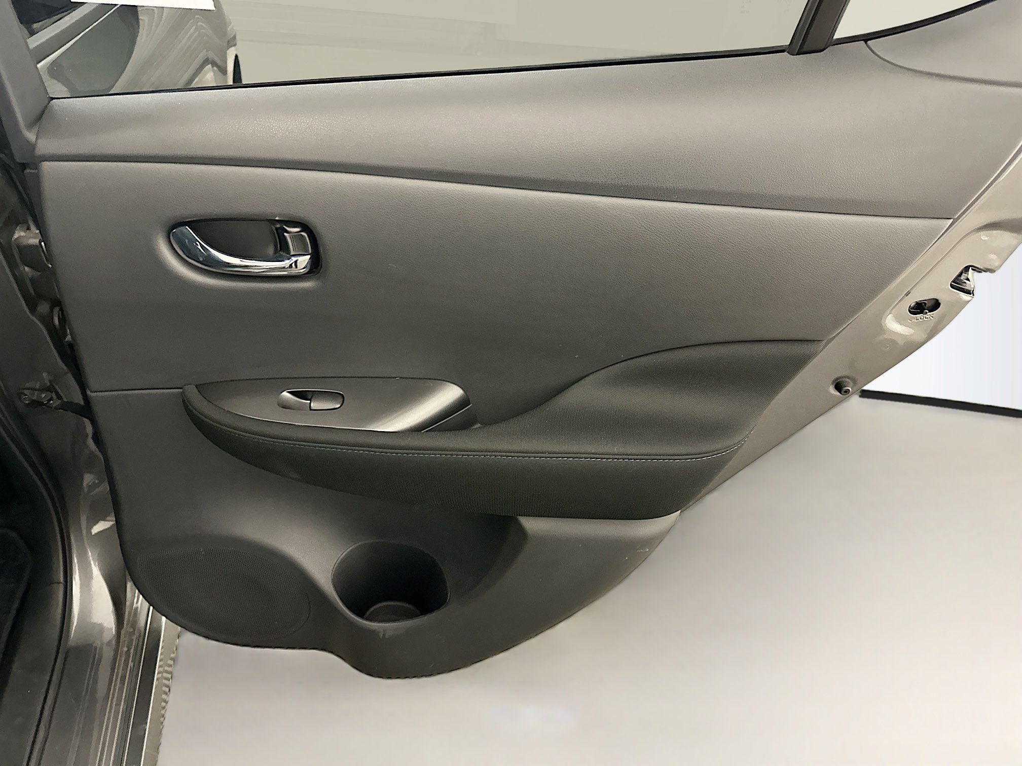 Used 2025 Nissan Leaf S image 30