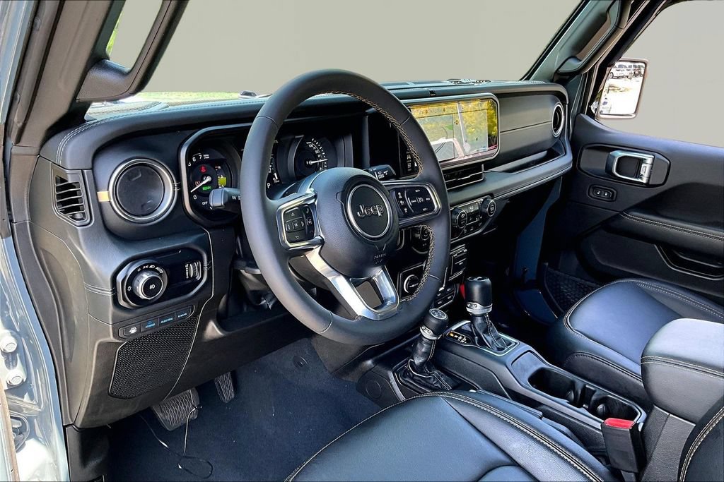 Used 2024 Jeep Wrangler Unlimited Sahara w/ Technology Group AWD/4WD image 12
