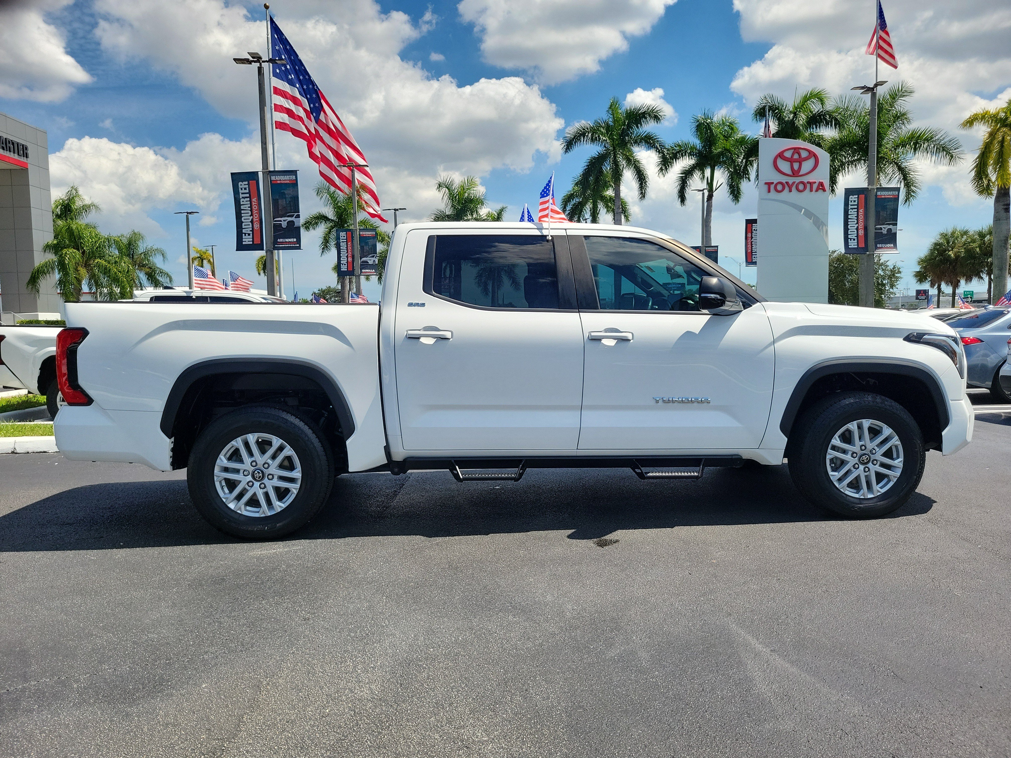 Used 2025 Toyota Tundra SR5 w/ SR5 Premium Package AWD/4WD image 13