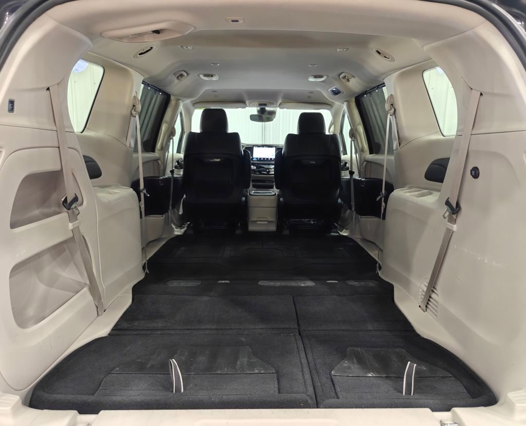 Used 2024 Chrysler Pacifica Touring-L image 33
