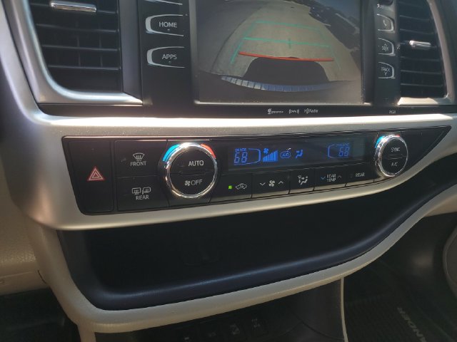 Used 2017 Toyota Highlander Plus AWD/4WD image 20