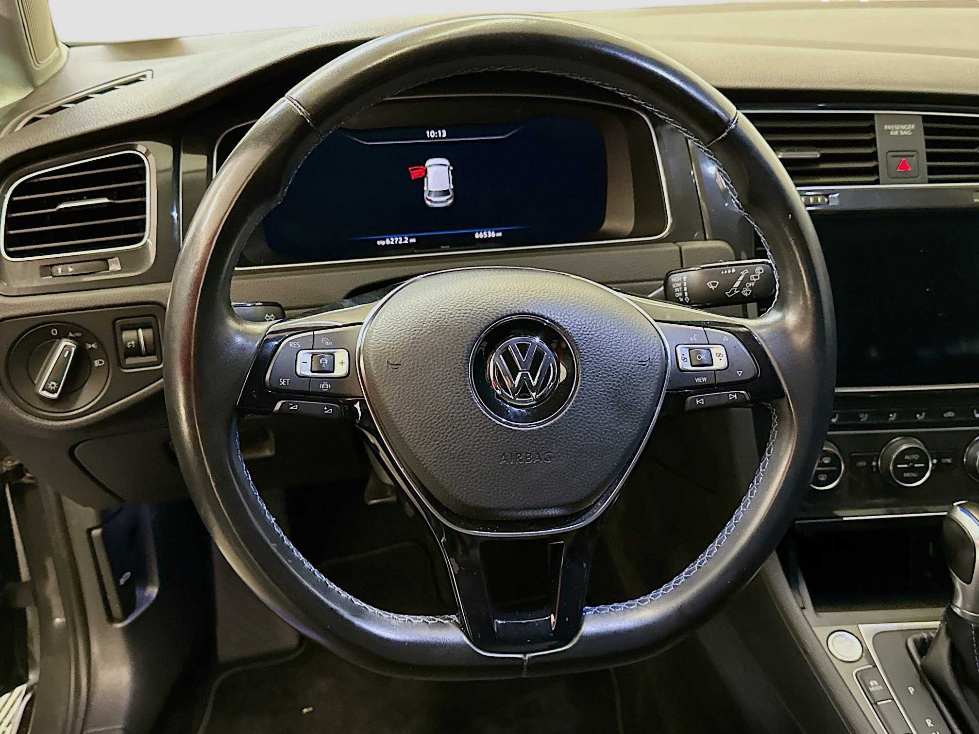 Used 2019 Volkswagen e-Golf SEL Premium image 18