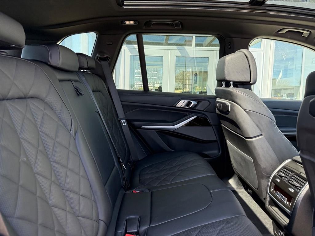 Used 2025 BMW X5 xDrive40i image 9
