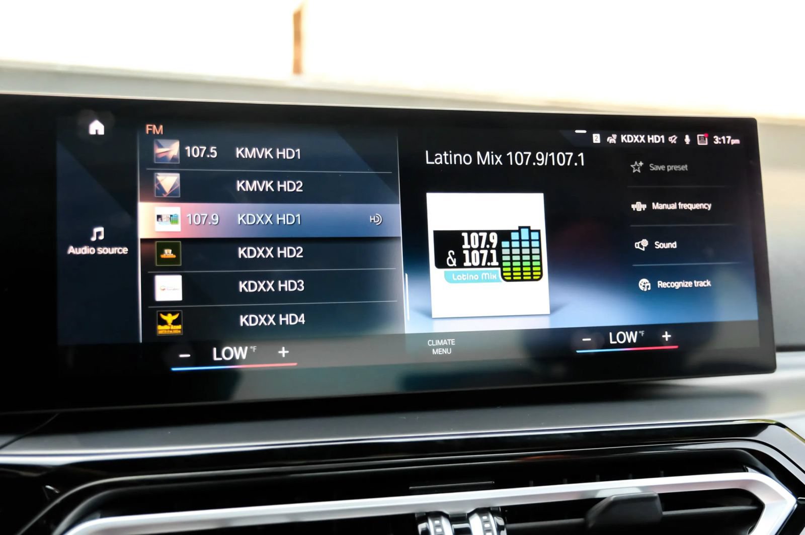 Used 2024 BMW 230i Coupe w/ Convenience Package RWD image 32
