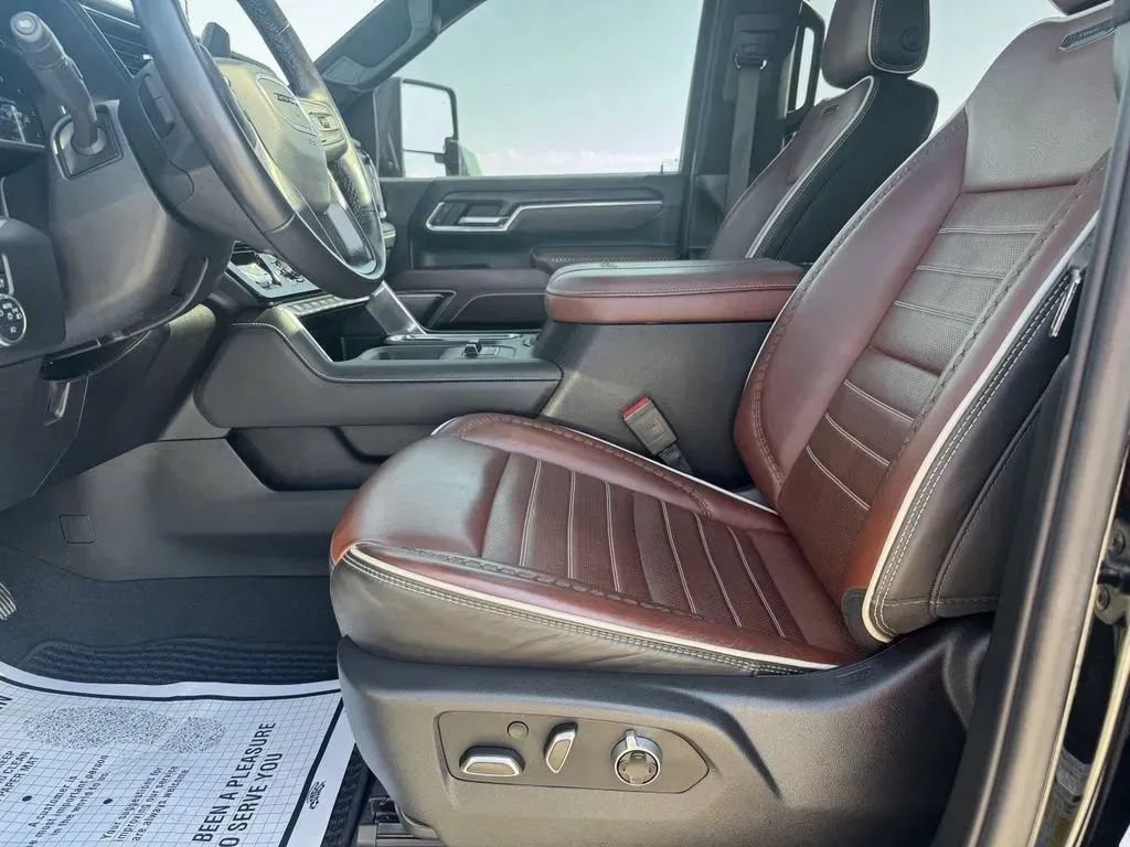 Used 2025 GMC Sierra 3500 Denali Ultimate AWD/4WD image 9