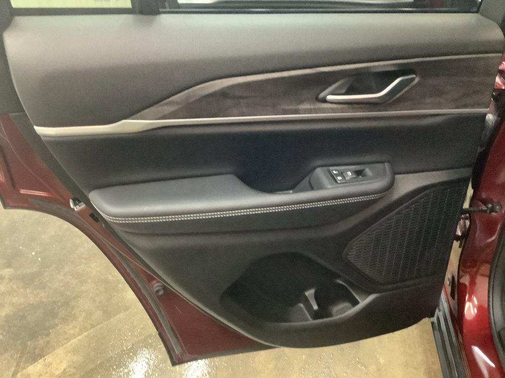 Used 2023 Jeep Grand Cherokee Limited image 24